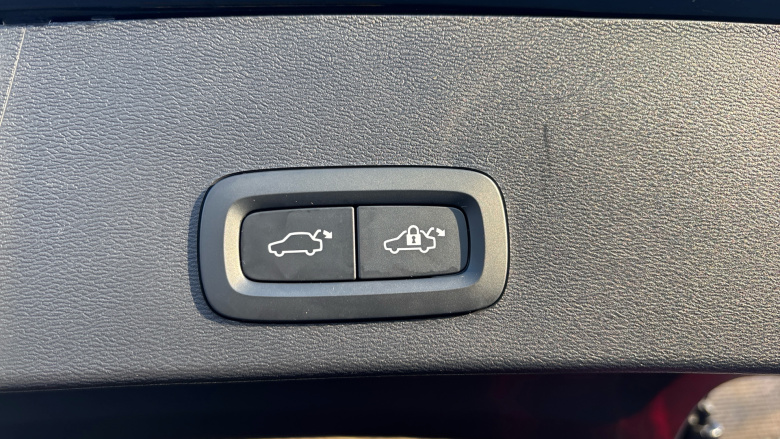 Volvo Xc40 1.5 T4 Recharge PHEV Plus Dark 5dr Auto Estate